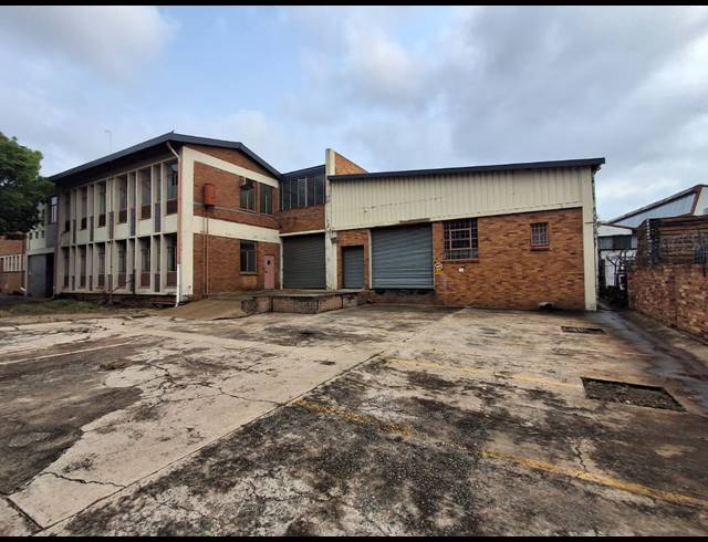 1,563M² WAREHOUSE TO LET IN BENROSE